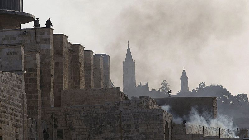 Policías israelíes entran en la Explanada de las Mezquitas