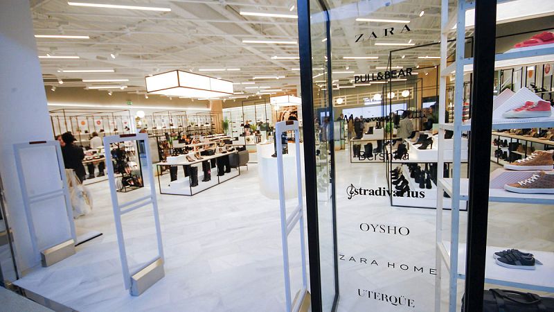 Una de las tres tiendas de integración sociolaboral que el grupo Inditex tiene en Galicia
