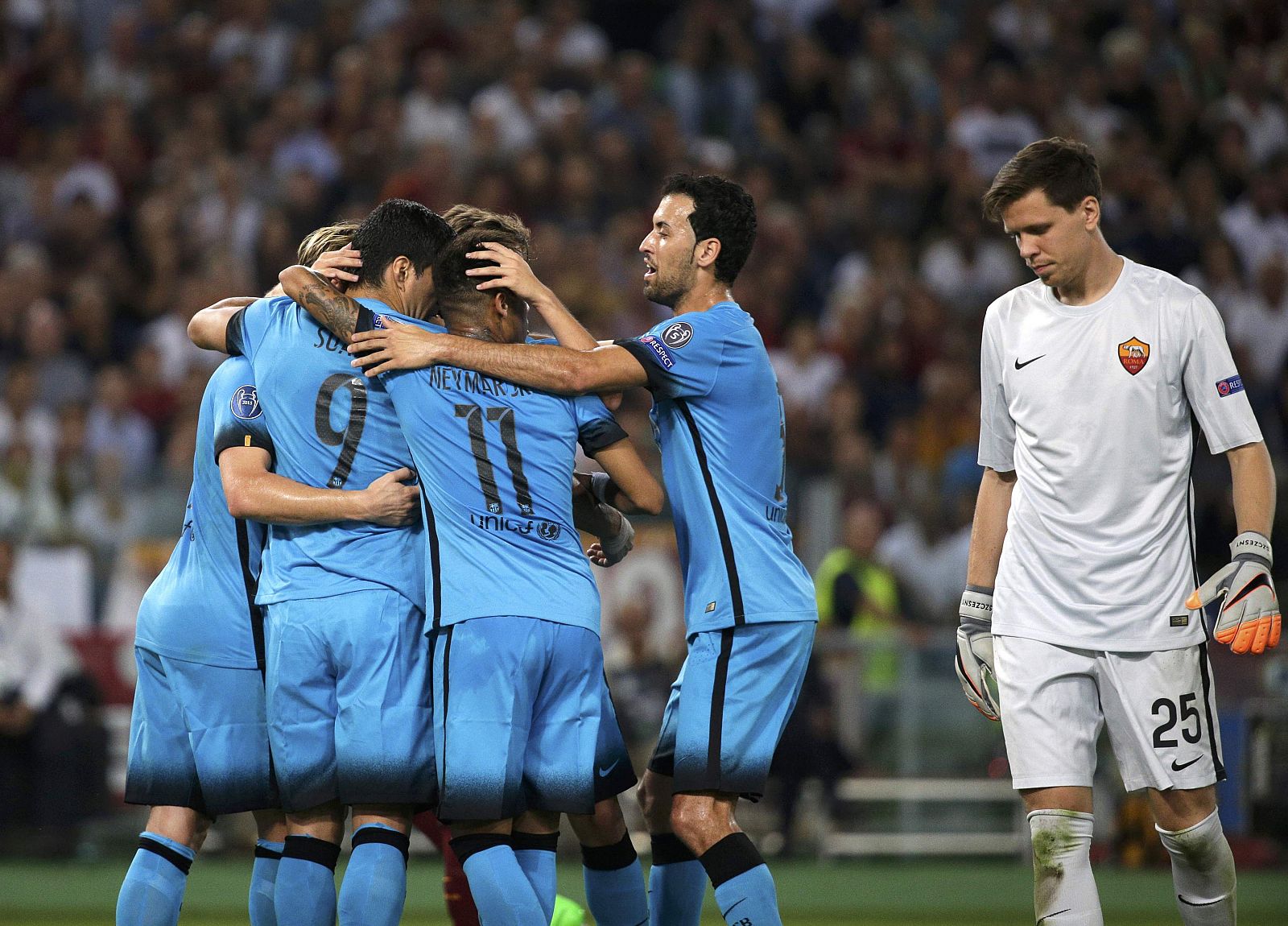 El uruguayo Luis Suárez celebra el gol del FC Barcelona en Roma.