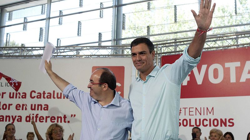 El secretario general socialista, Pedro Sánchez, y el candidato del PSC en las elecciones catalanas, Miquel Iceta, en un acto político en Girona.