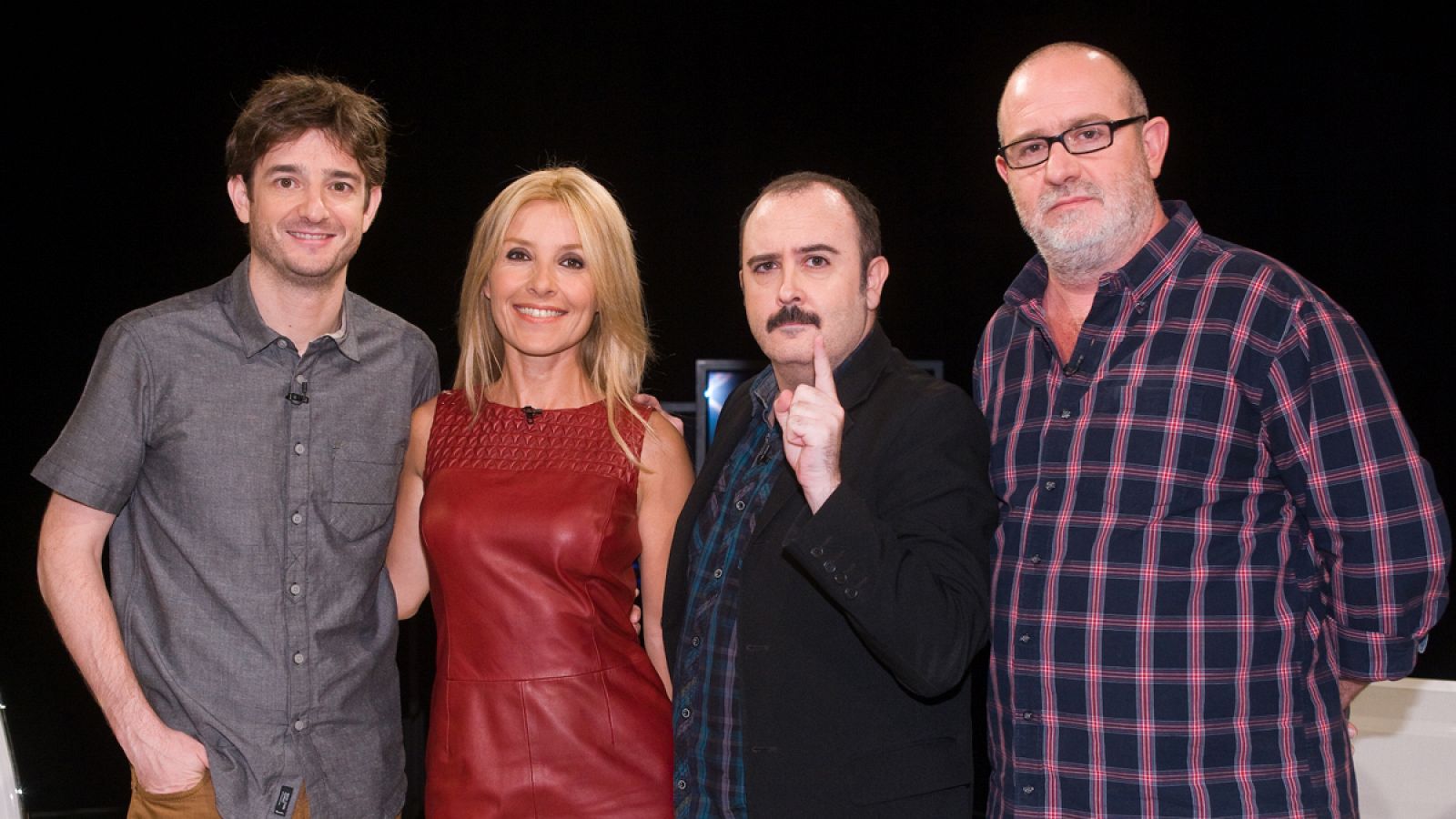 Gorka Otxoa, Carlos Areces y Juan Martínez Moreno junto a Cayetana Guillén Cuervo