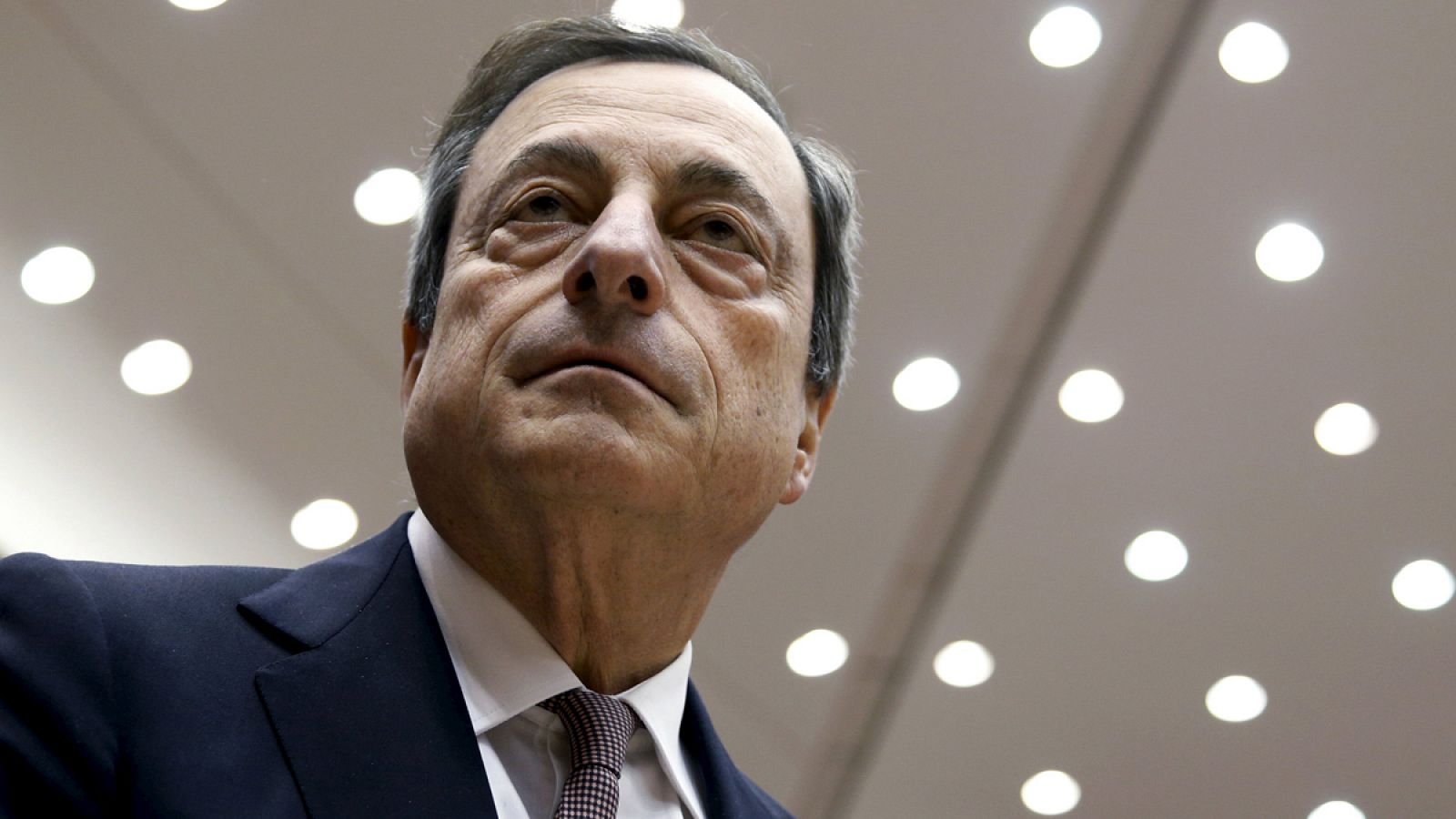 El presidente del BCE, Mario Draghi, en un contrapicado