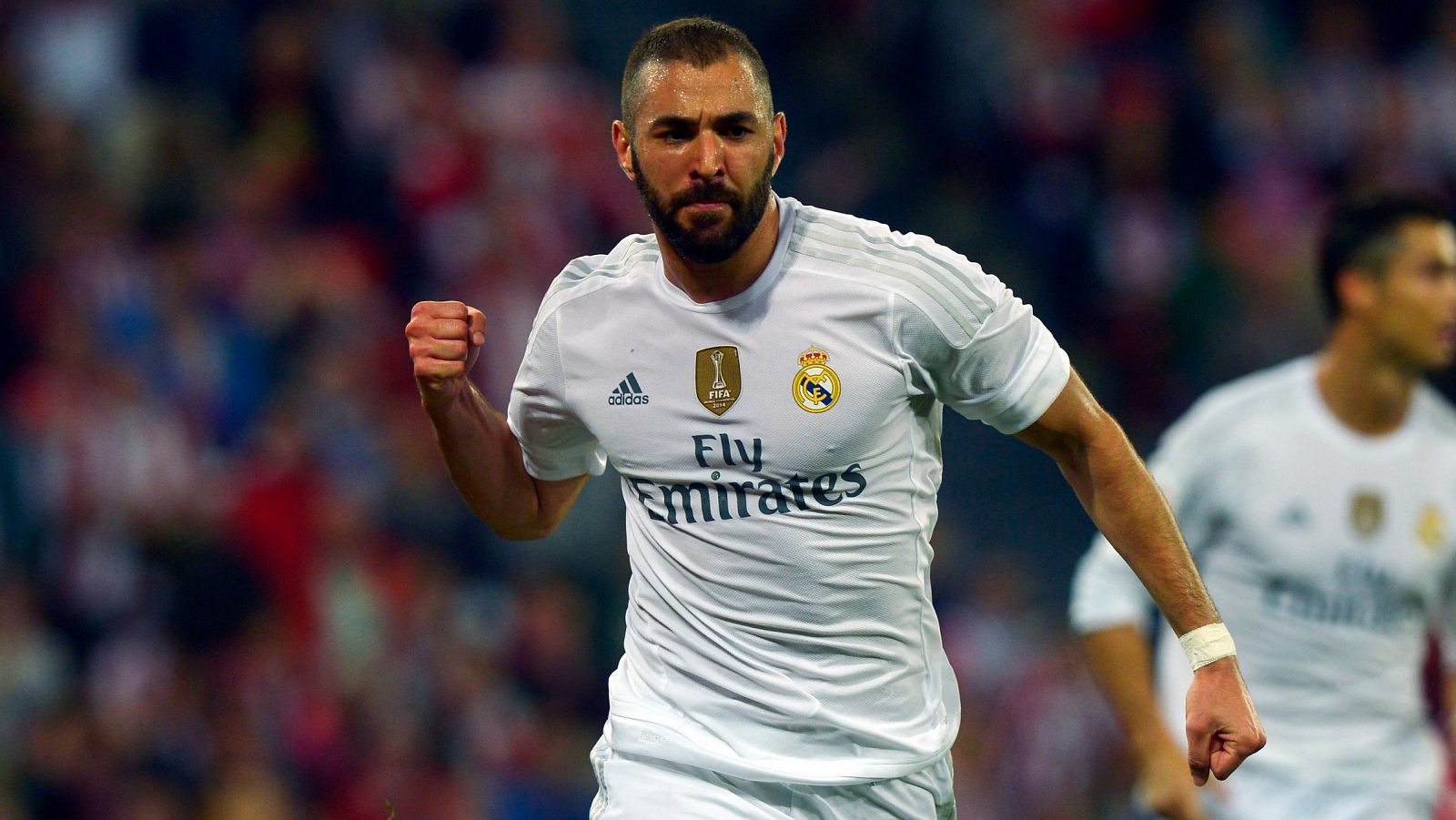 La racha goleadora de Benzema pone líder al Madrid