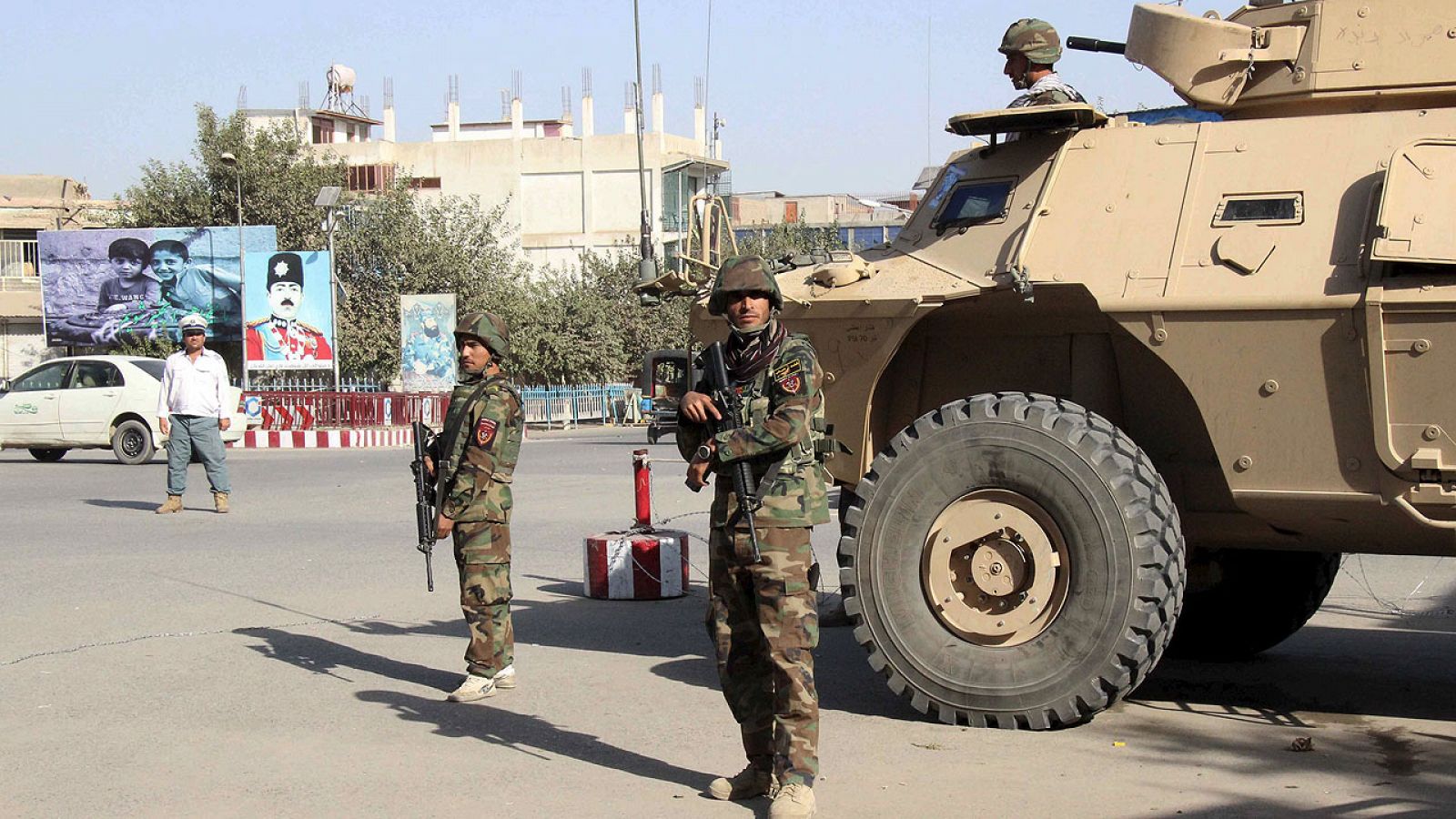 Soldados afganos en Kunduz, durante la ofensiva de los talibanes en la ciudad del norte de Afganistán en 2015