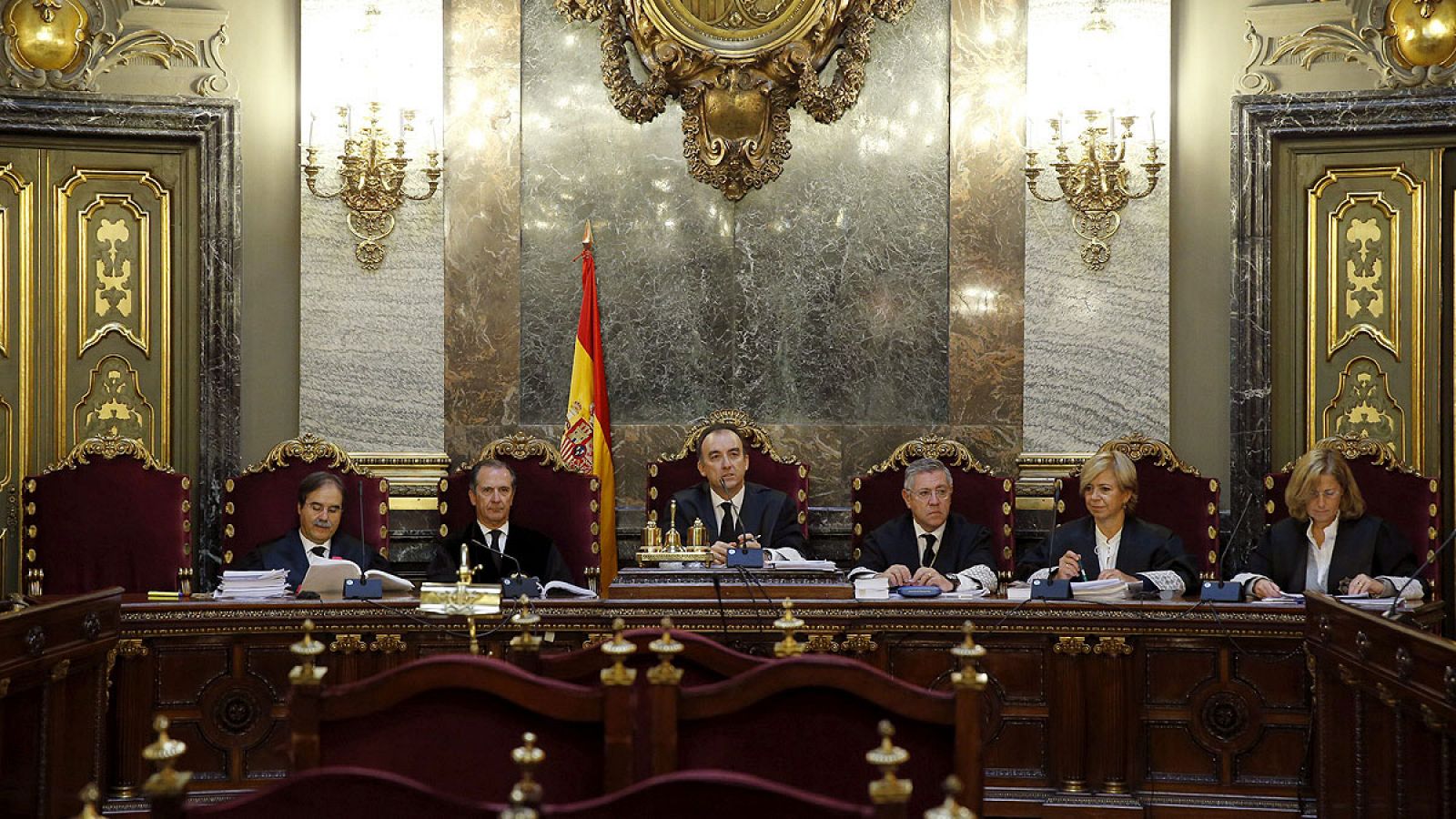 El Tribunal Supremo revisa los recursos del fiscal y de otros once participantes en el proceso por el hundimiento del Prestige