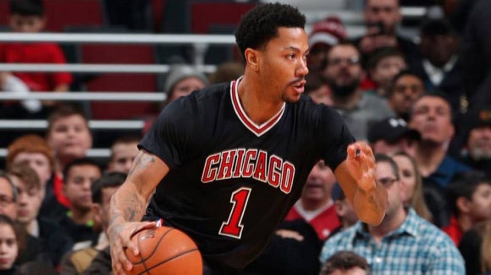 Derrick Rose sufre una fractura en la cara en el primer día de pretemporada