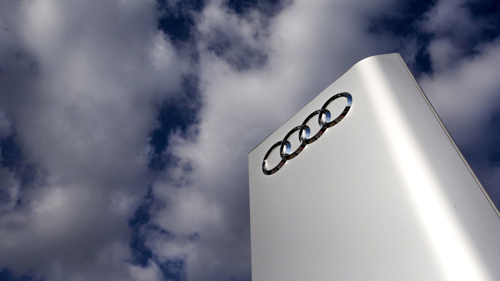 El logo de Audi a la entrada de la planta que la empresa tiene en Bruselas, Bélgica