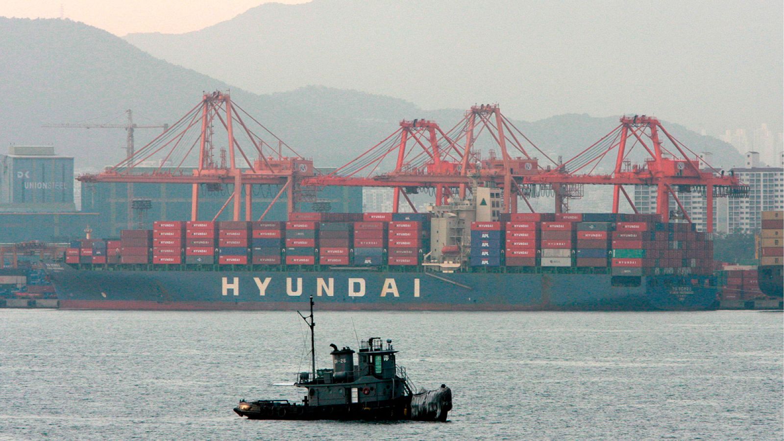 Terminal para contenedores en el puerto de Busan, Corea del Sur