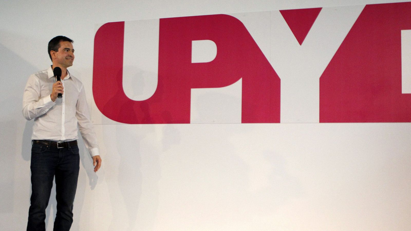 El portavoz de UPyD, Andrés Herzog, presenta la nueva imagen del partido.