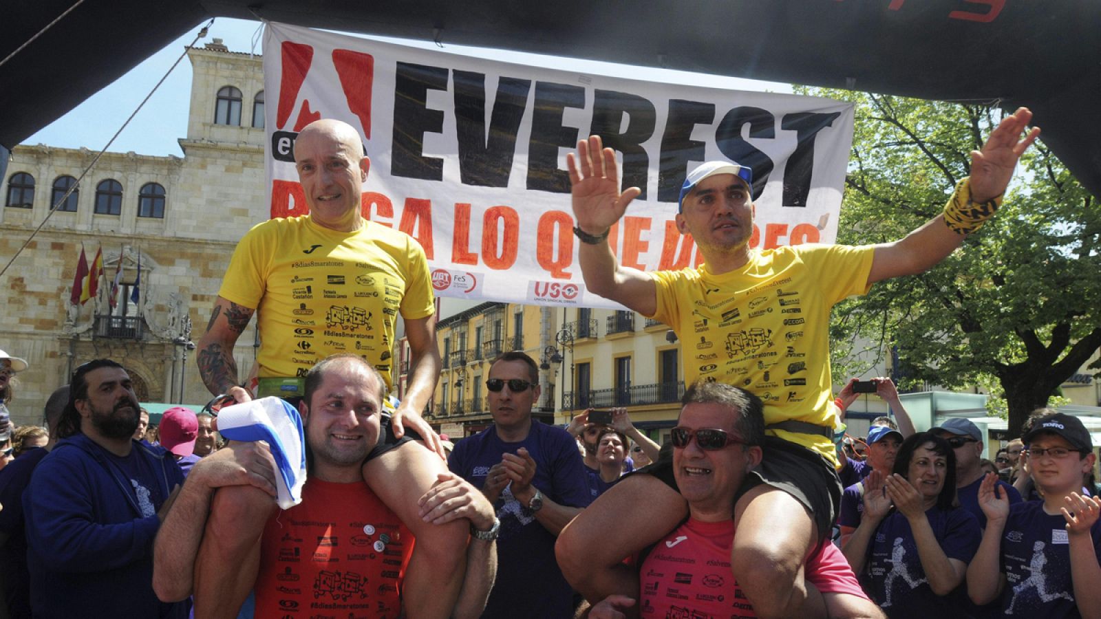 Dos empleados de Everest, tras correr ocho maratones en ocho días, en protesta por el conflicto laboral
