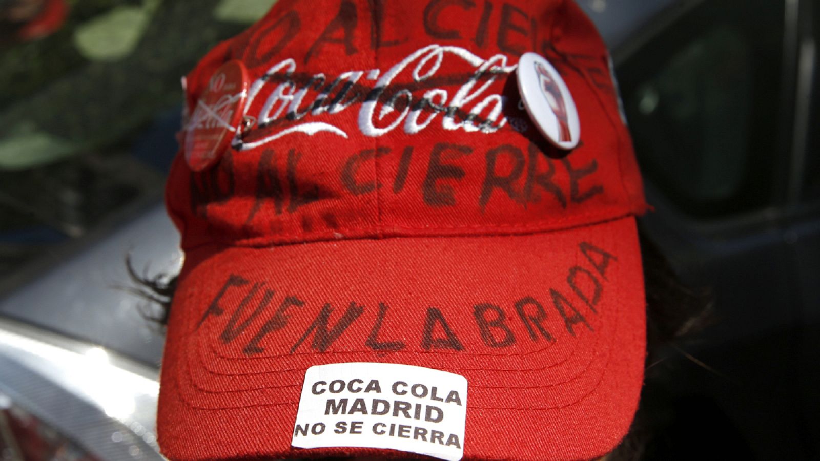 Una gorra reivindicativa de un trabajador de Coca-Cola