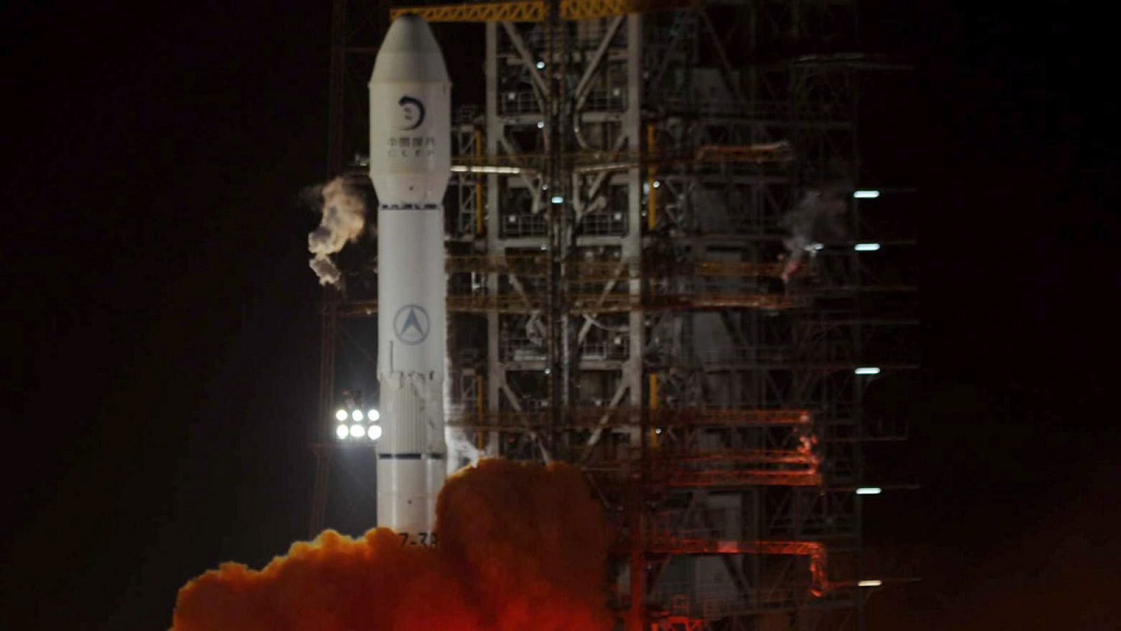 El telescopio está montado en el módulo de aterrizaje Chang'e 3, que fue enviado a la Luna en diciembre de 2013.