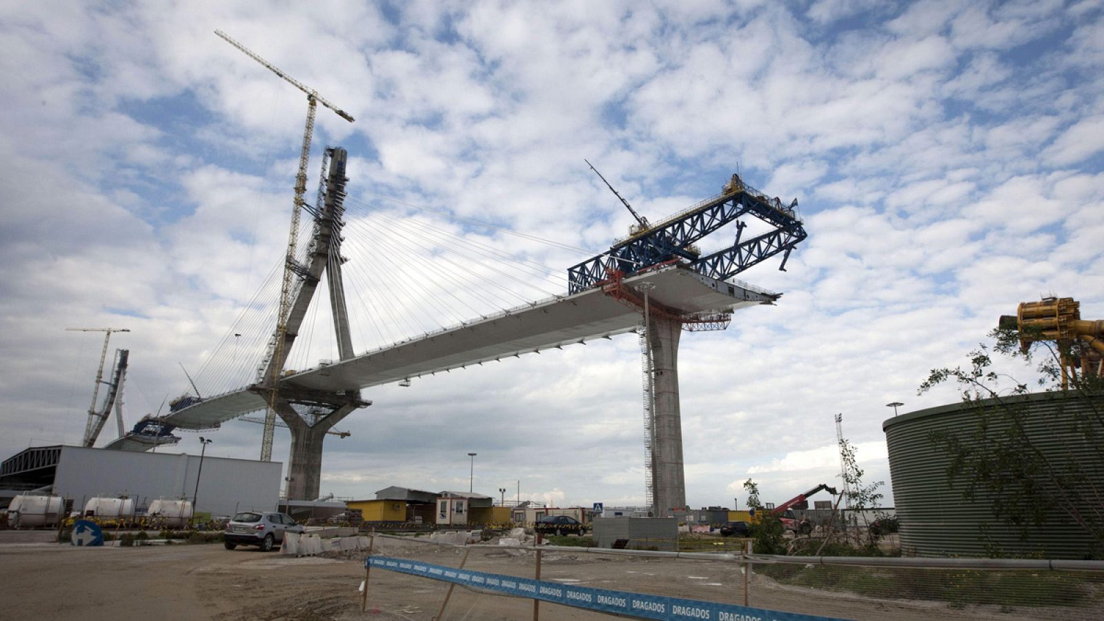 Imagen de las obras del nuevo puente sobre la Bahía de Cádiz