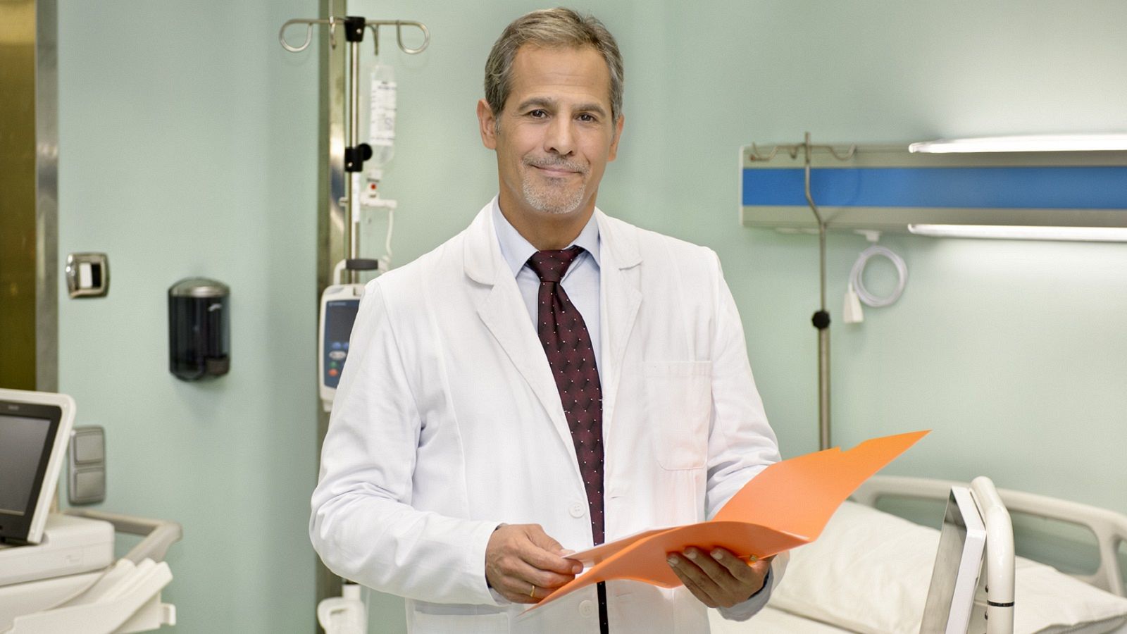 Jesús Cabrero interpreta al Dr. Javier Blanco en Centro Médico