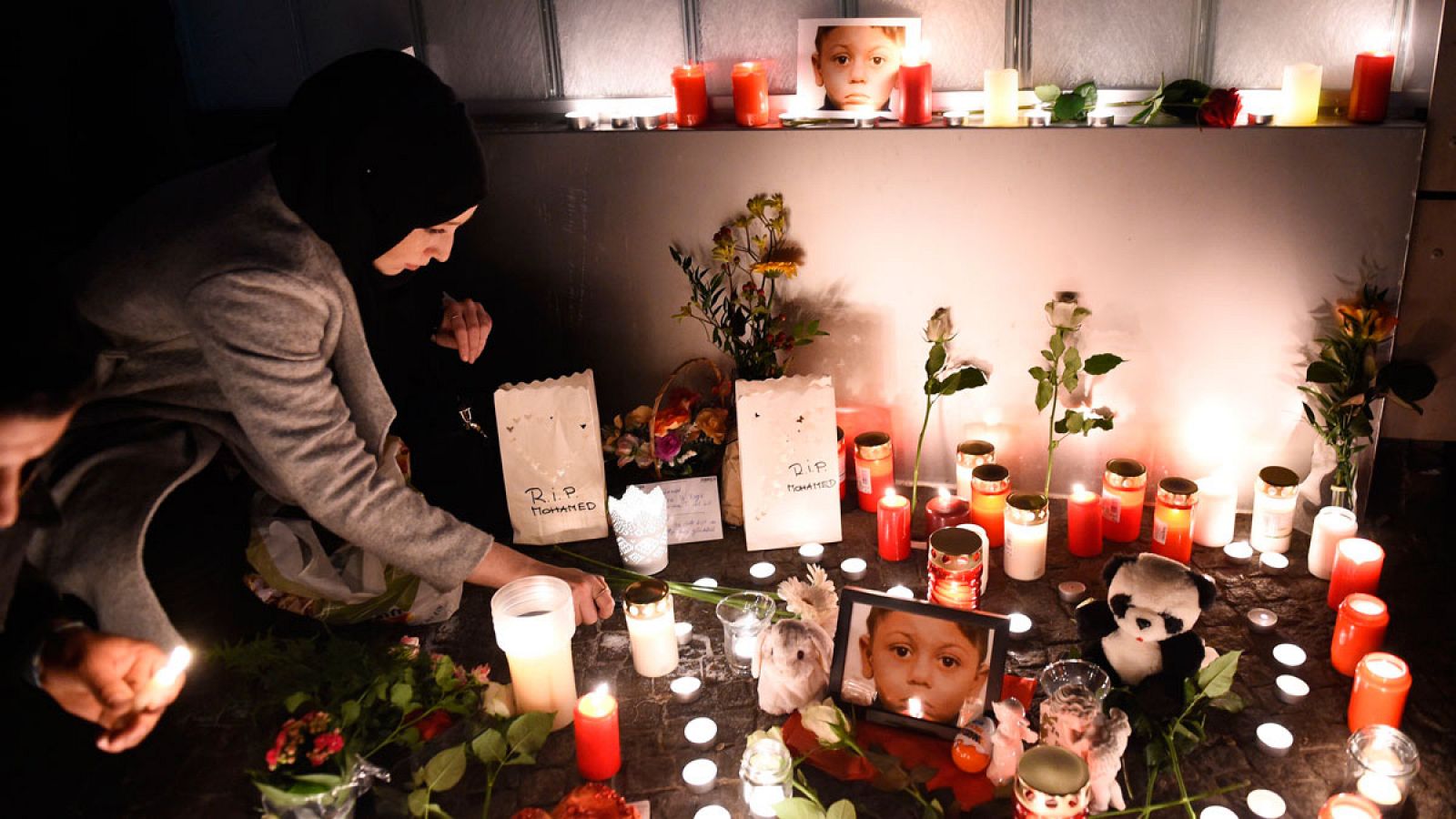 Memorial dedicado a Mohamed, el niño bosnio de 4 años hallado muerto en Berlín.