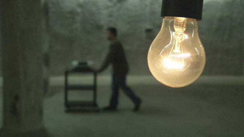 Imagen de archivo de una bombilla encendida