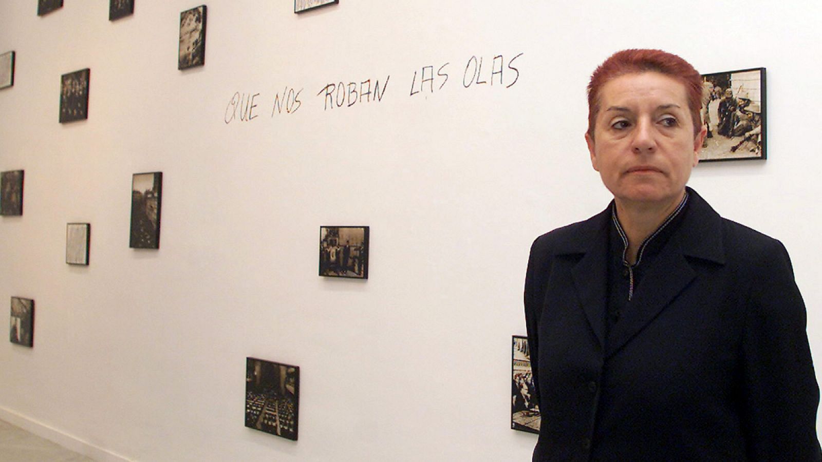 La artista canaria Concha Jerez en una exposición de 2002