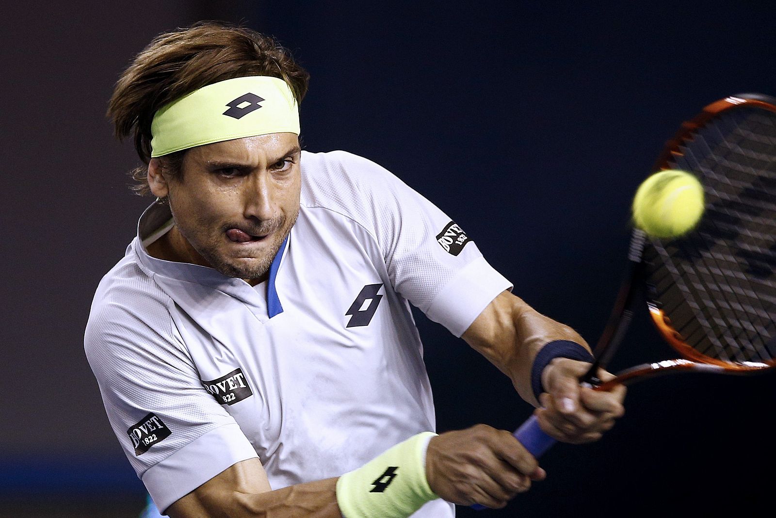 David Ferrer devuelve una bola al búlgaro Grigor Dimitrov.