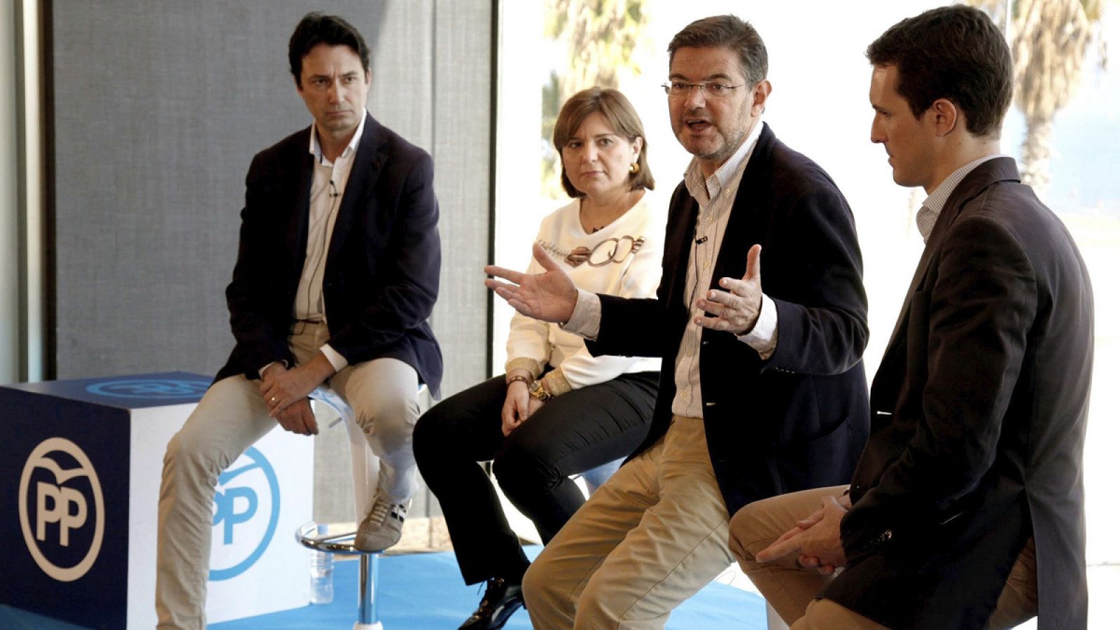 El ministro de Justicia, Rafael Catalá, junto con otros líderes del partido durante un acto celebrado este domingo en Valencia