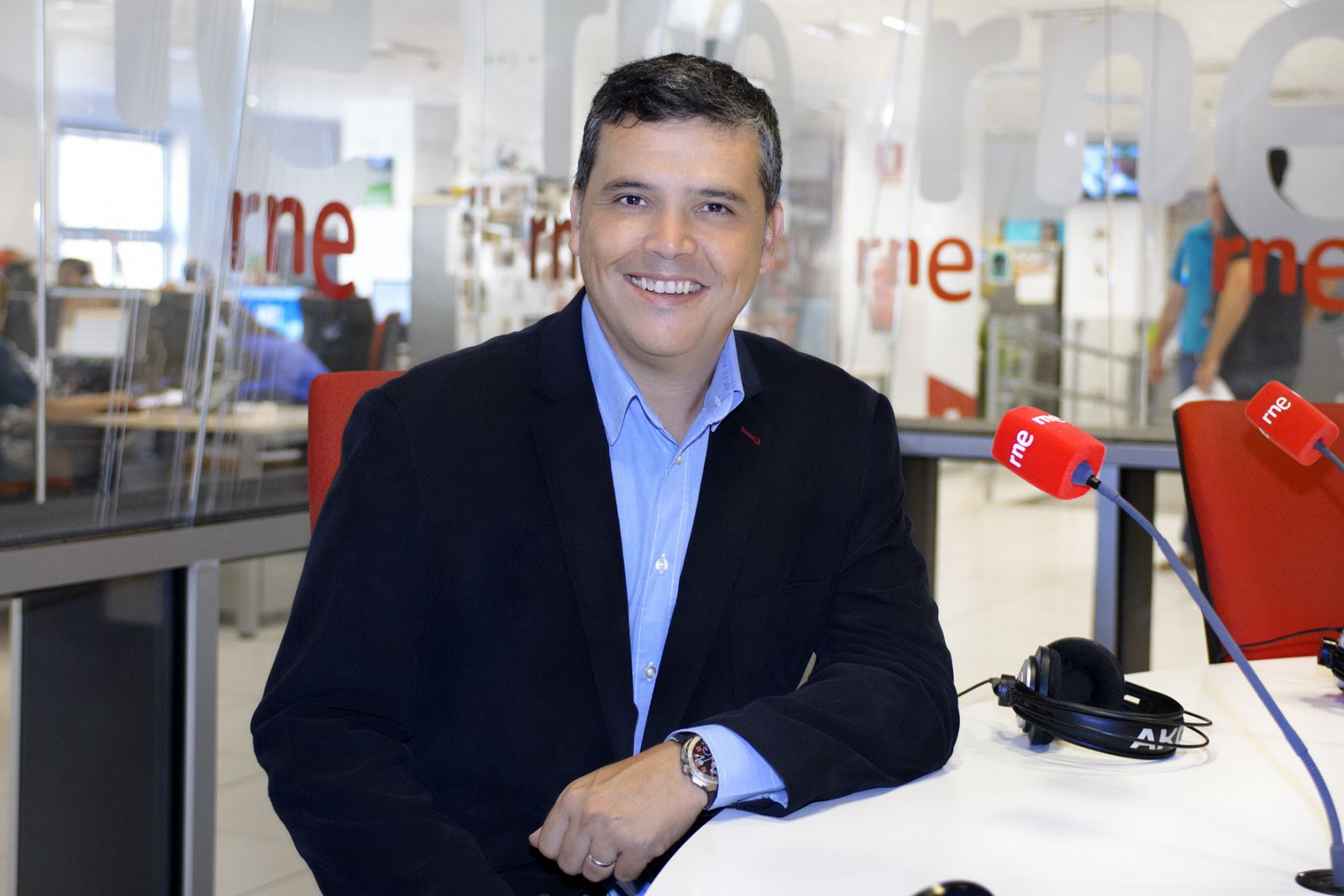 El director y presentador de 'Las mañanas de RNE', Alfredo Menéndez