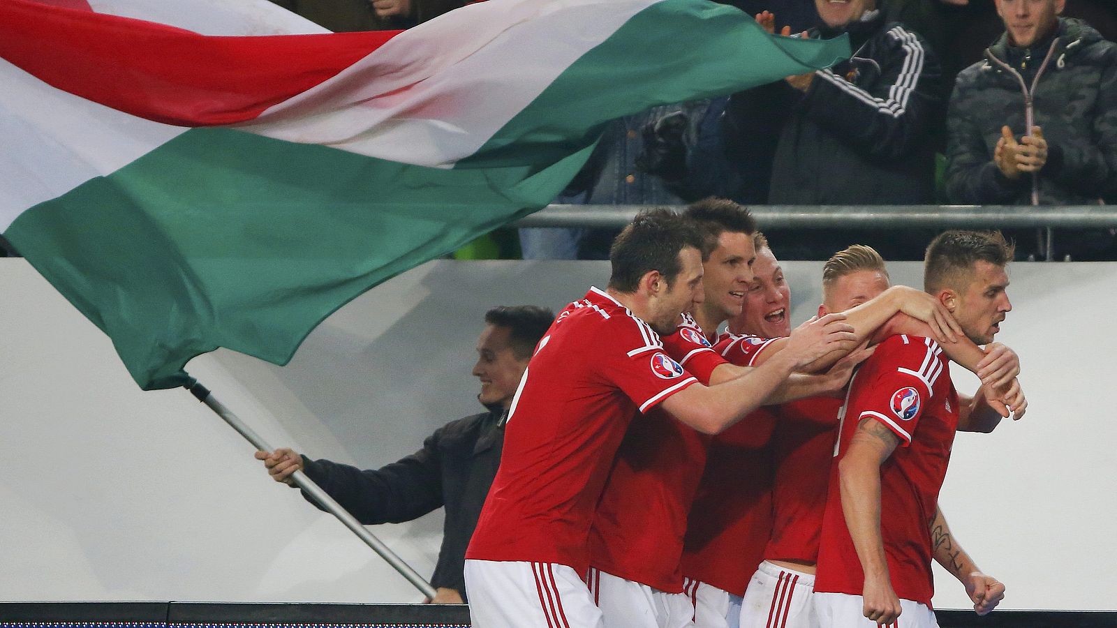 Los jugadores de Hungría celebran su pase a la Eurocopa.