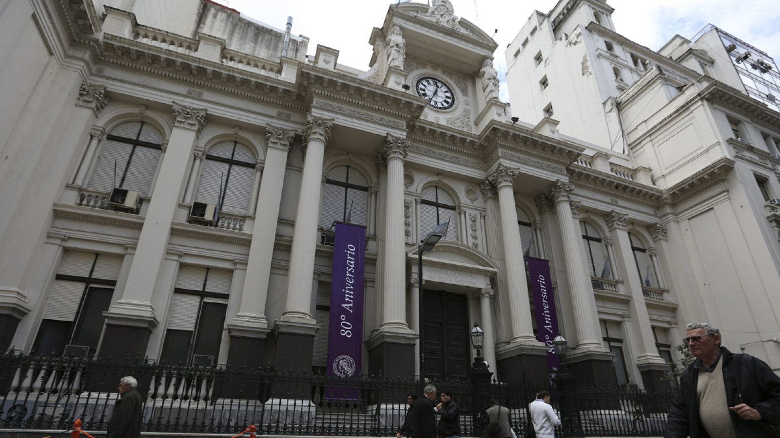 Vista de la sede del Banco Central de Argentina en el centro de Buenos Aires