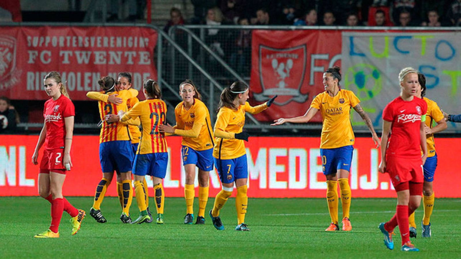 Las jugadoras del FC Barcelona celebran un tanto