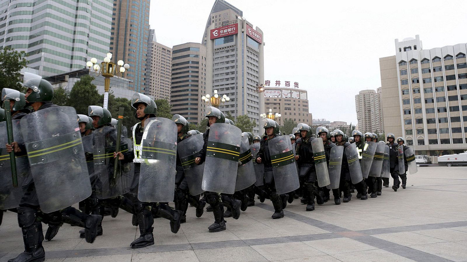 Imagen de archivo de la policía paramilitar china en Xinjiang