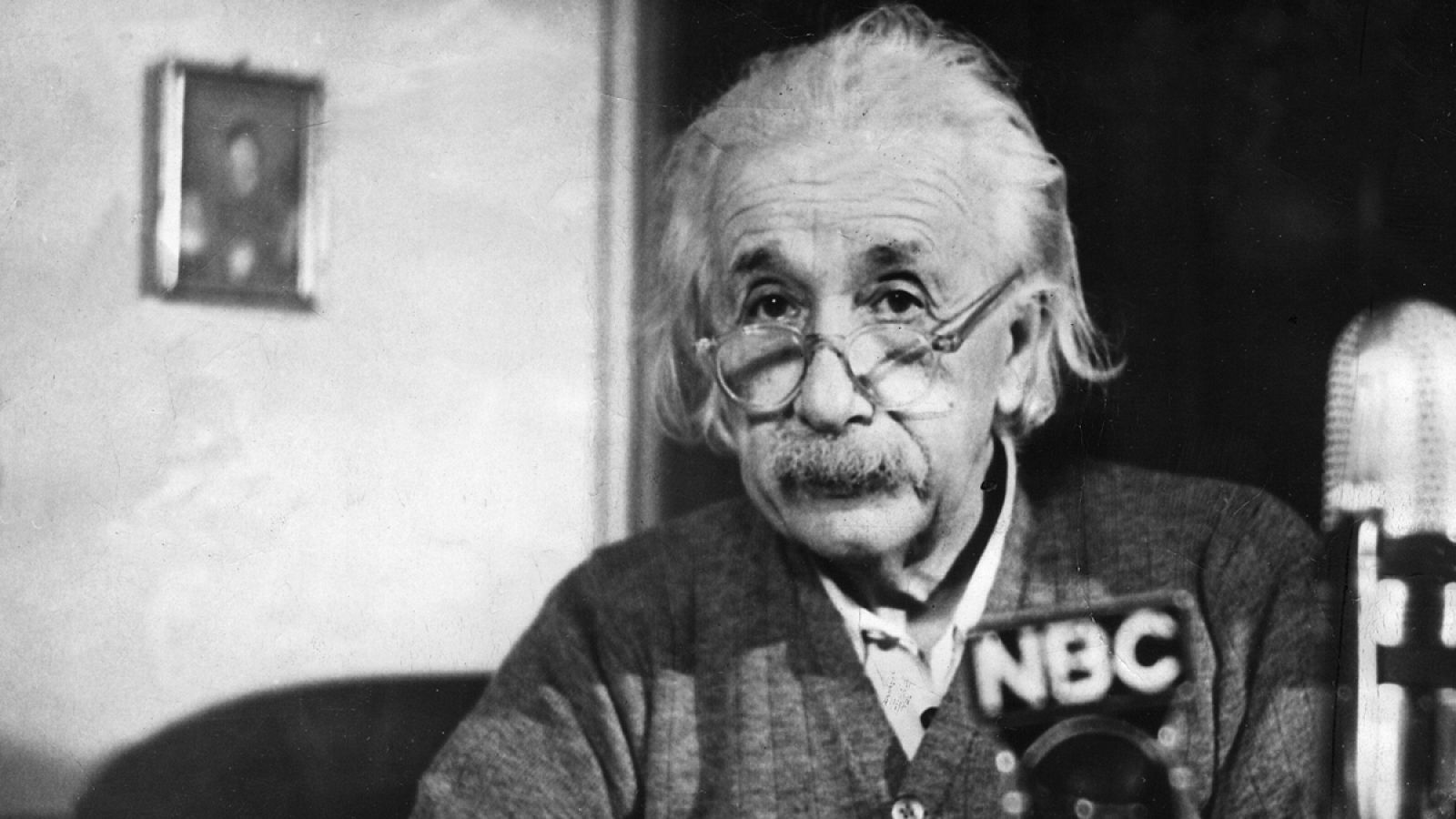 Imagen del físico Albert Einstein, en la cadena de televisión NBC, en Nueva York.