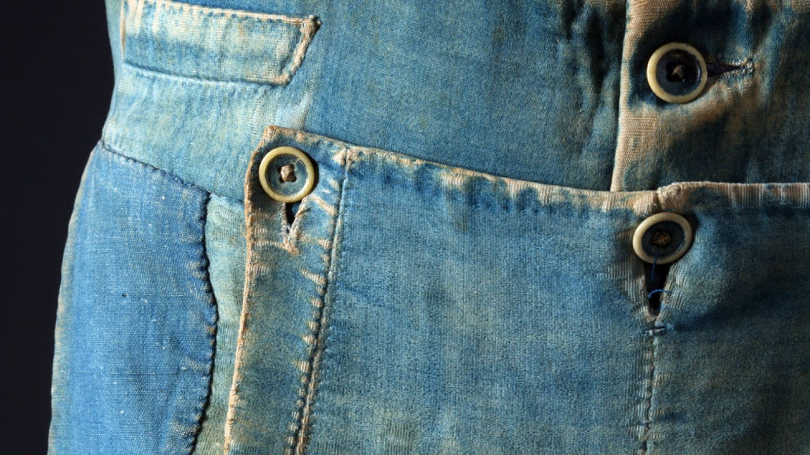 Exposición en el Museum at Fit | Vaqueros, la ropa faena que se en objeto de lujo - RTVE.es