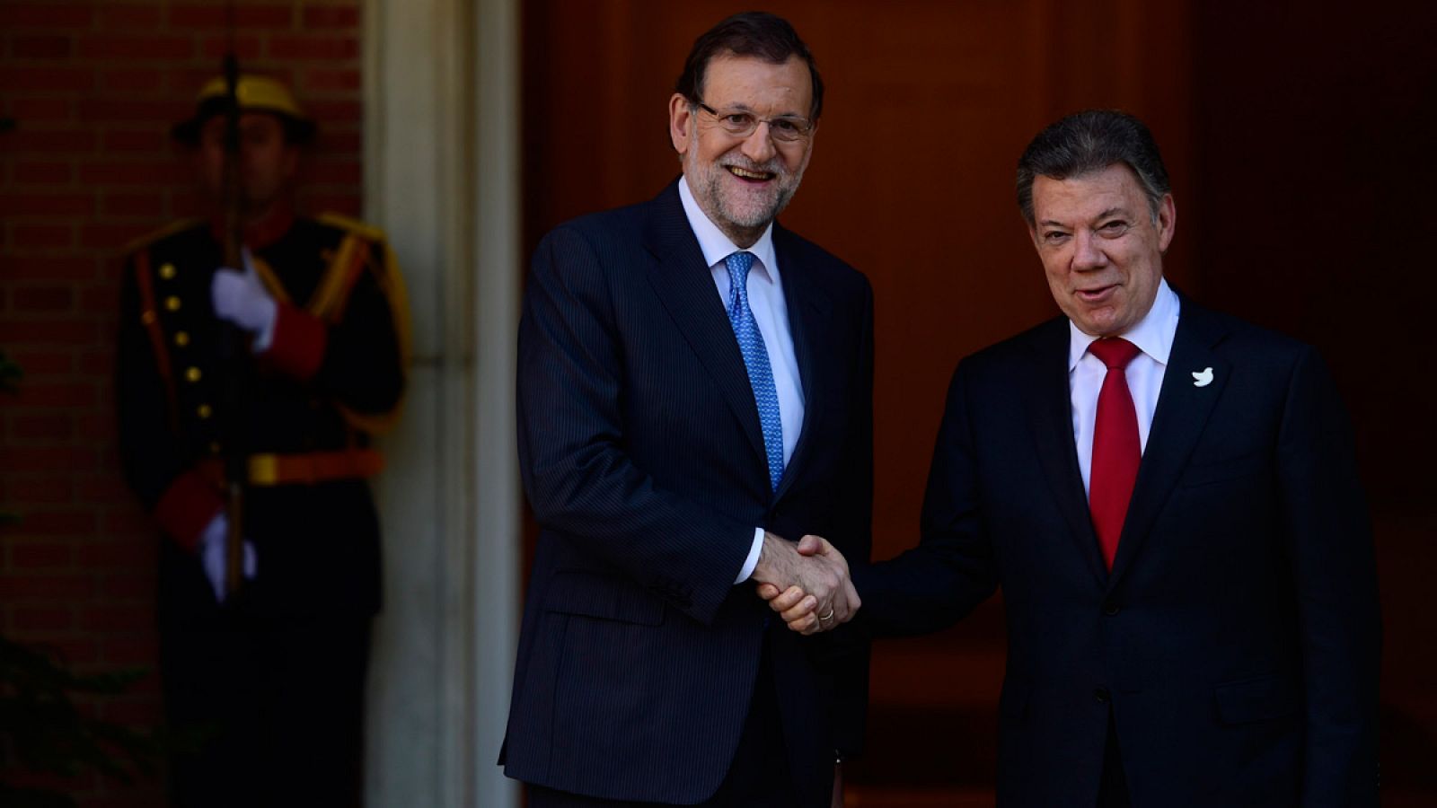 El presidente del Gobierno, Mariano Rajoy, recibe al presidente de Colombia, Juan Manuel Santos