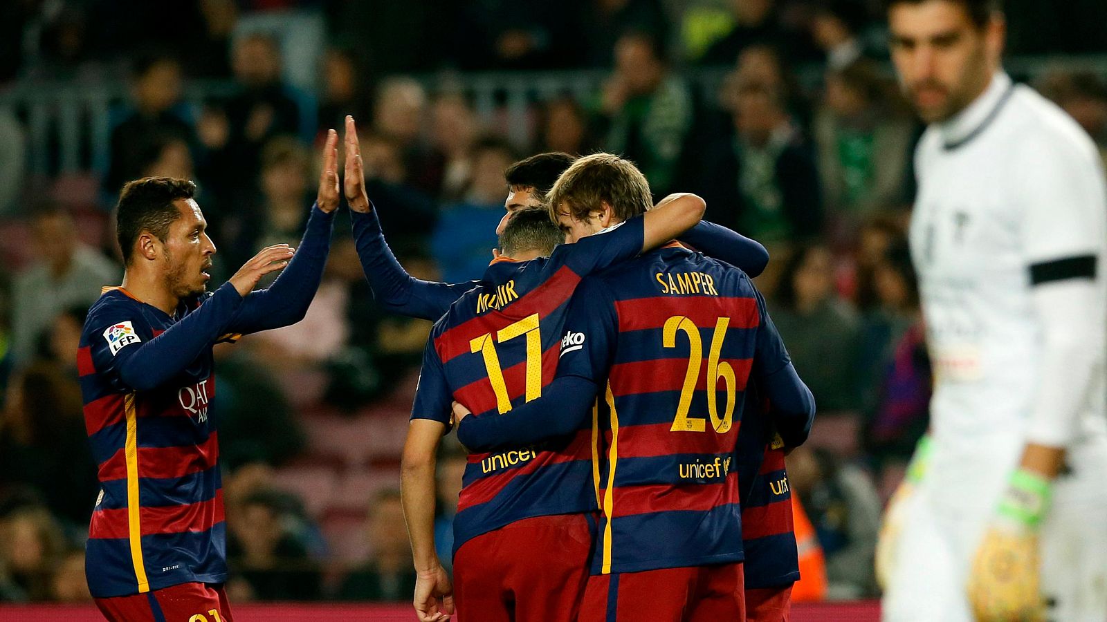 Los jugadores del Barça celebran uno de los goles ante el Villanovense