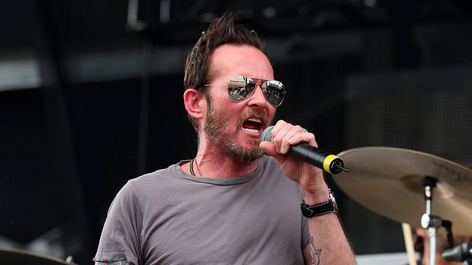 Scott Weiland, con The Wildaboutsen un concierto en el Rock on the Range Festival en Ohio (Estados Unidos) en mayo de 2015.