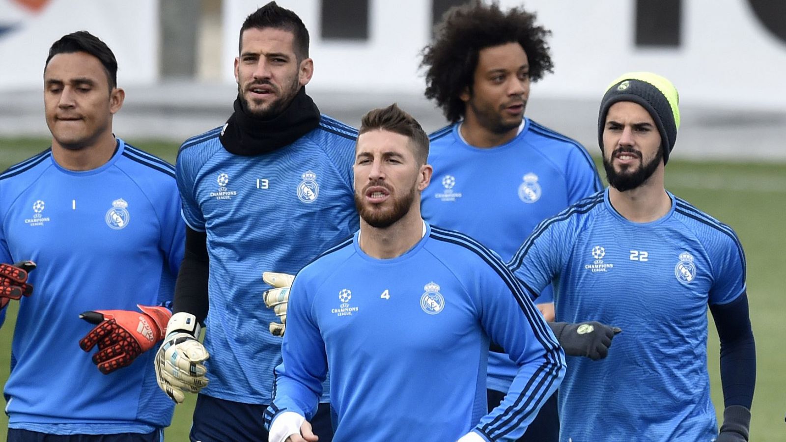 Sergio Ramos, en primer término con Marcelo al fondo, durante el entrenamiento