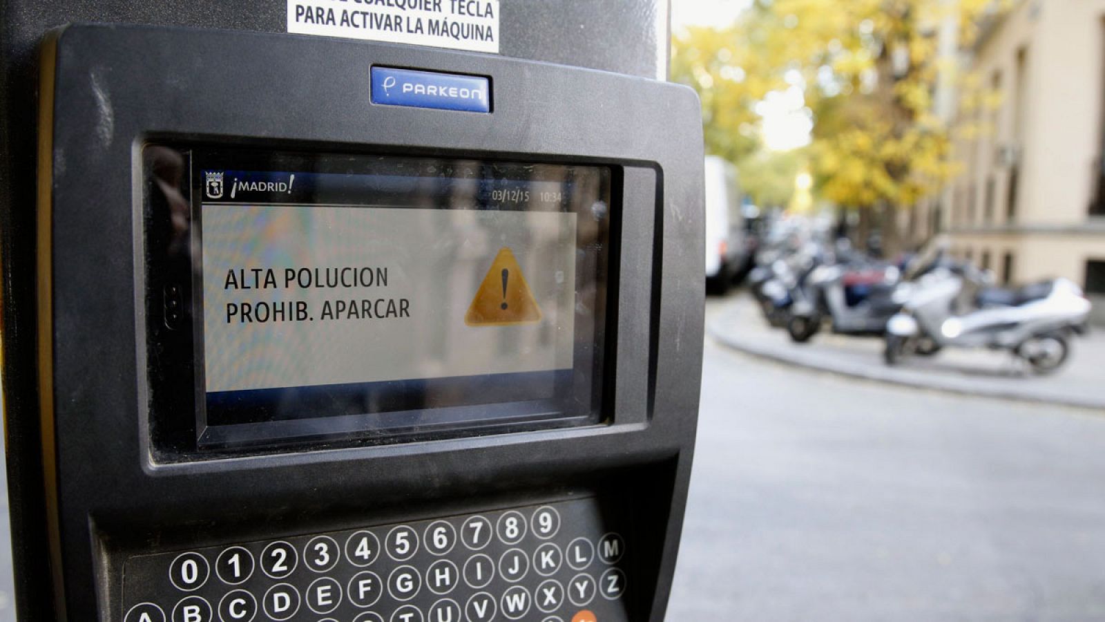 Los parquímetros de Madrid no expedían tickets para aparcar por el plan contra la contaminación