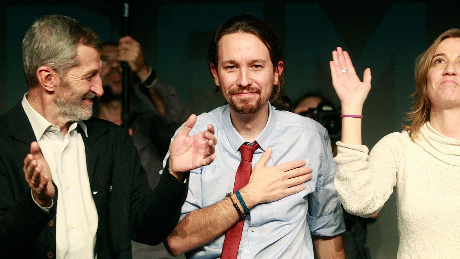 El lider de Podemos, Pablo Iglesias, junto a otros candidatos de su formación