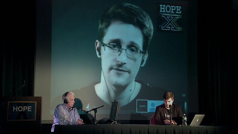 Edward Snowder en una teleconferencia