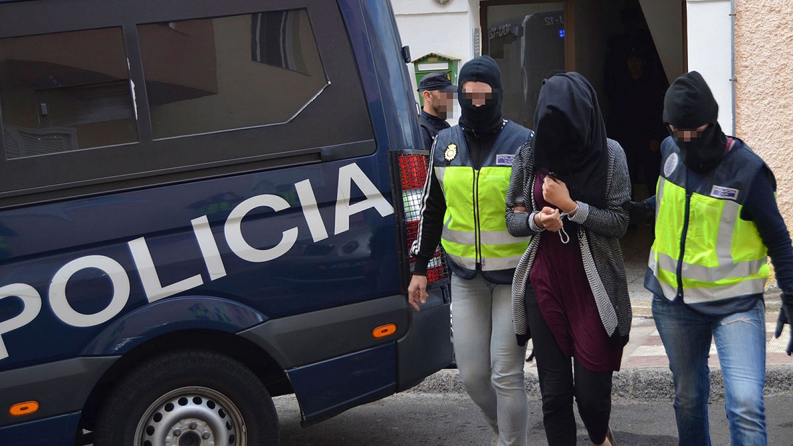 Detención en Fuerteventura de la joven de 19 años acusada de pertenecer a la organización terrorista Estado Islámico (EI).