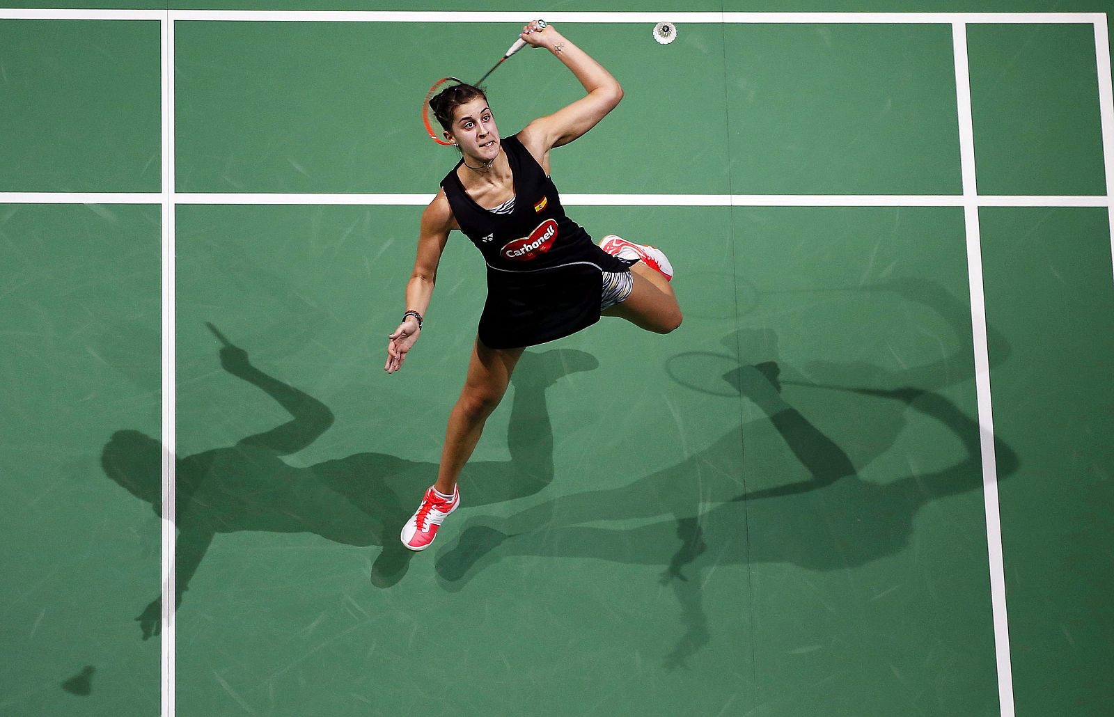 La española devuelve el volante a la india Saina Nehwal.