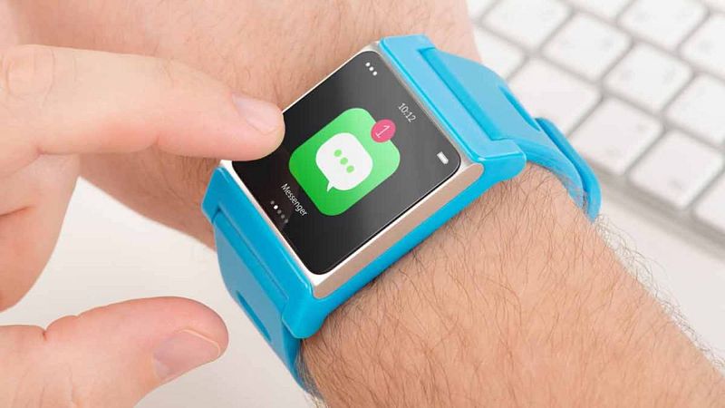 Los relojes inteligentes permiten recibir llamadas o leer mensajes.