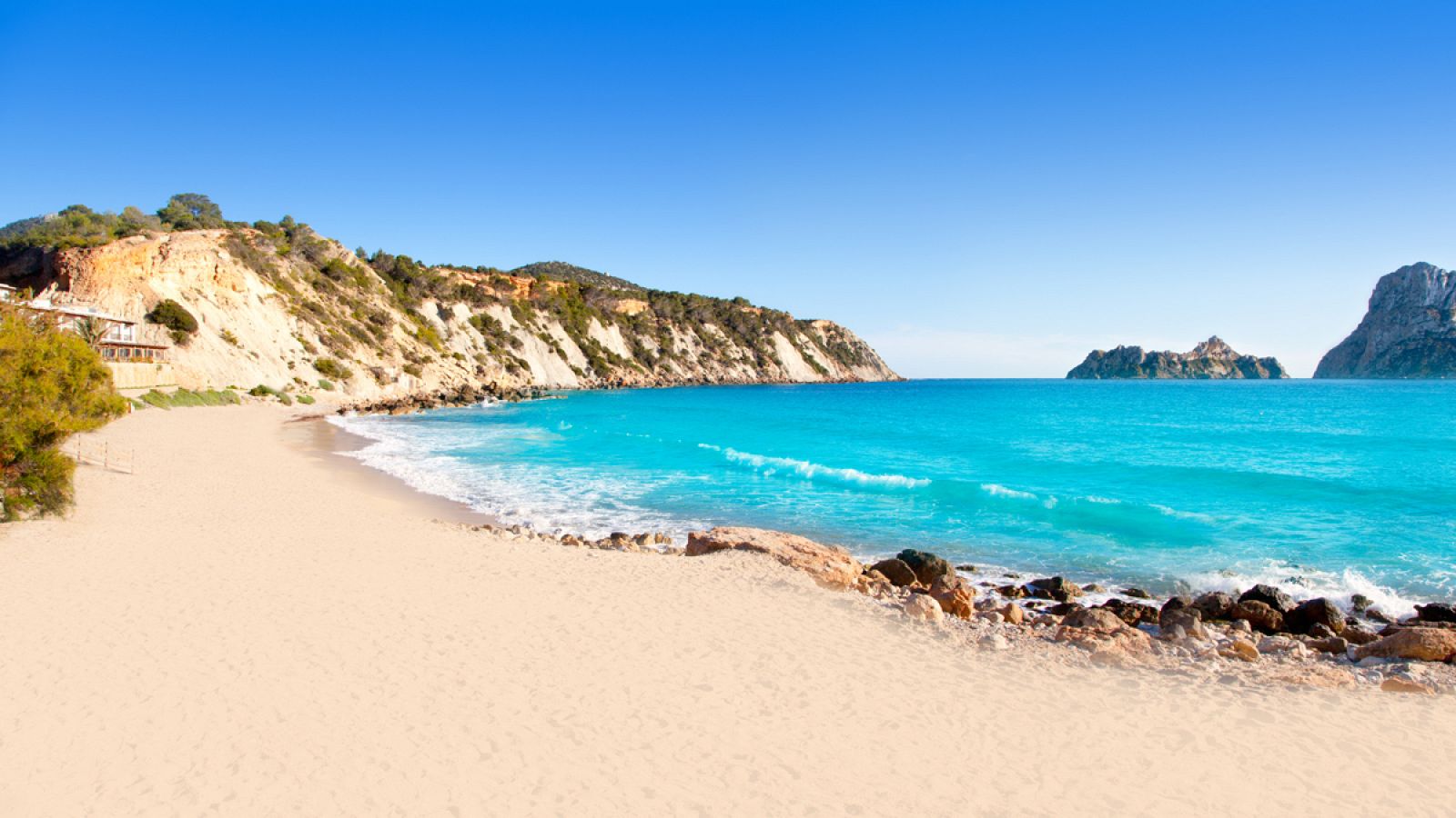 Cala d'Hort en la isla de Ibiza en el archipiélago balear