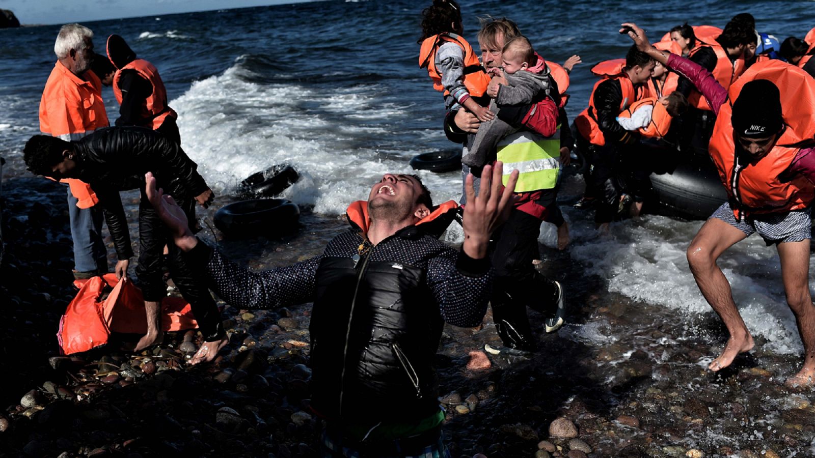 Imagen de archivo de un grupo de refugiados al llegar a la isla griega de Lesbos