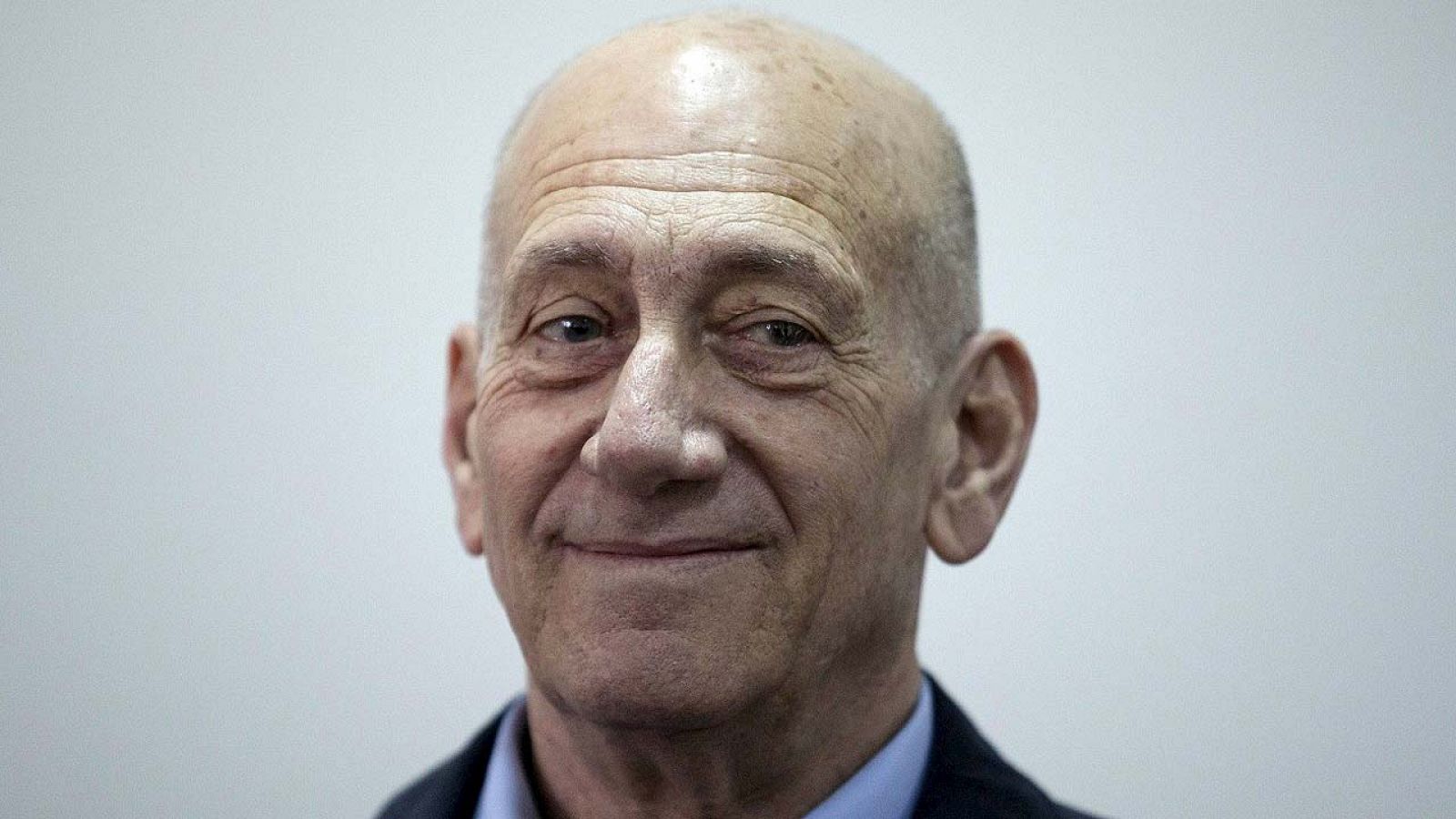 Fotografía de archivo (30 de marzo de 2015) del ex primer ministro israelí Ehud Olmert, condenado por soborno. REUTERS/Abir Sultan