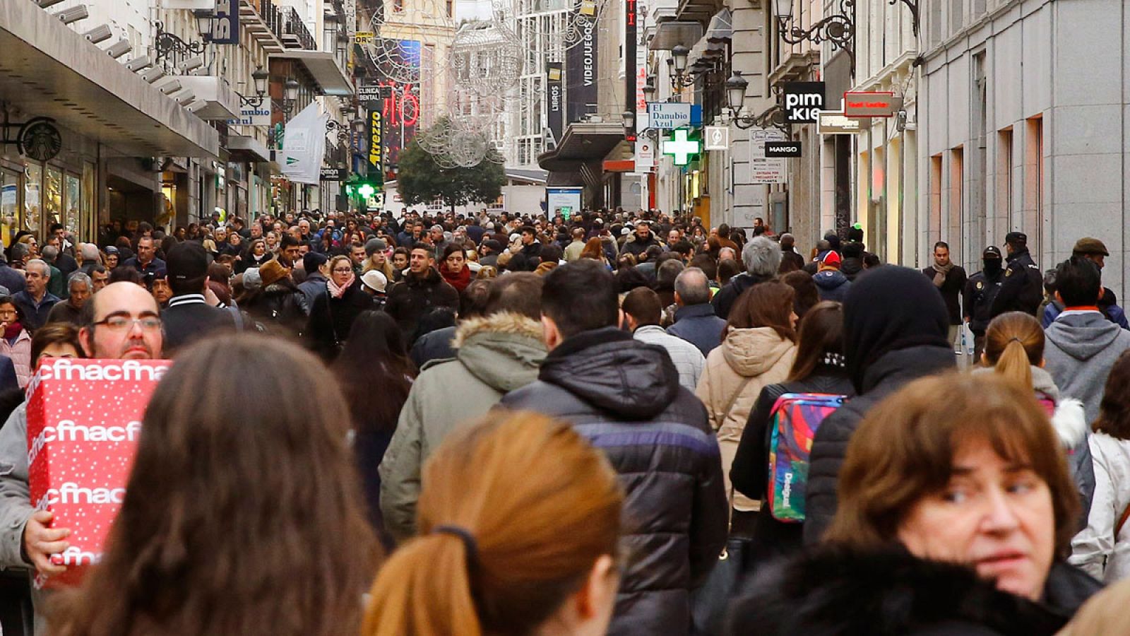 Una calle comercial en el centro de Madrid