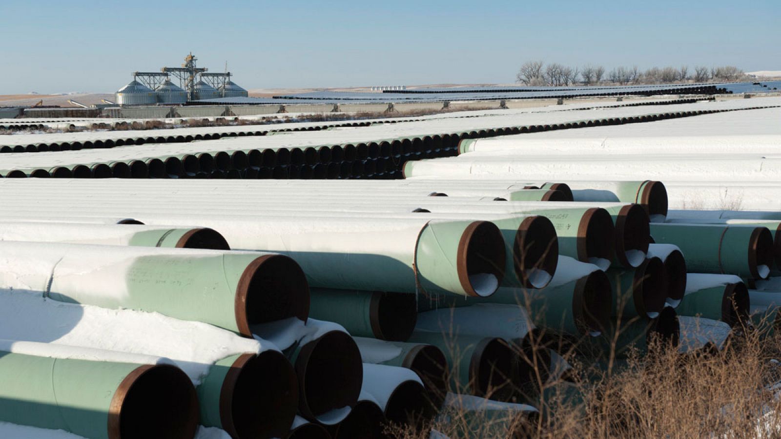 Tuberías para construir el oleoducto Keystone almacenadas en Dakota del Norte