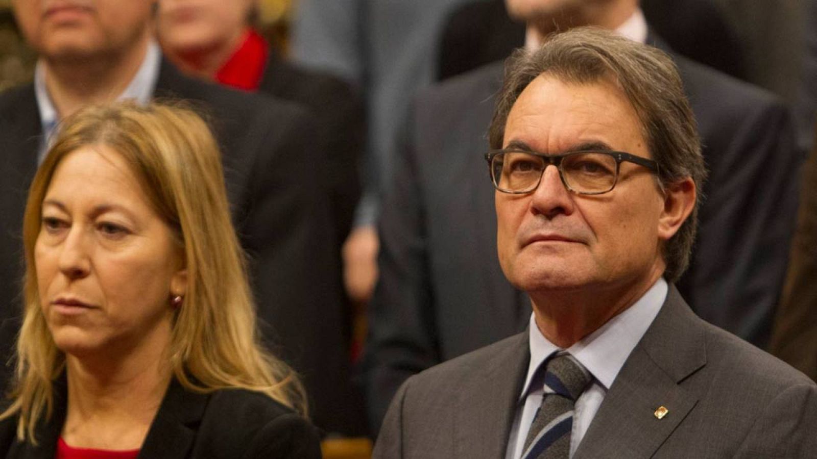El presidente de la Generalitat en funciones, Artur Mas, junto a la vicepresidenta, Neus Munté, durante una sesión en el Parlament.