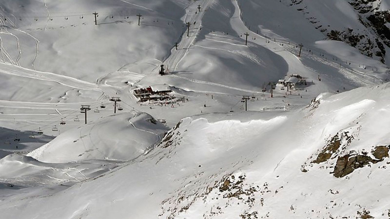 Al menos dos muertos tras arrollar un alud en los Alpes a un grupo de estudiantes