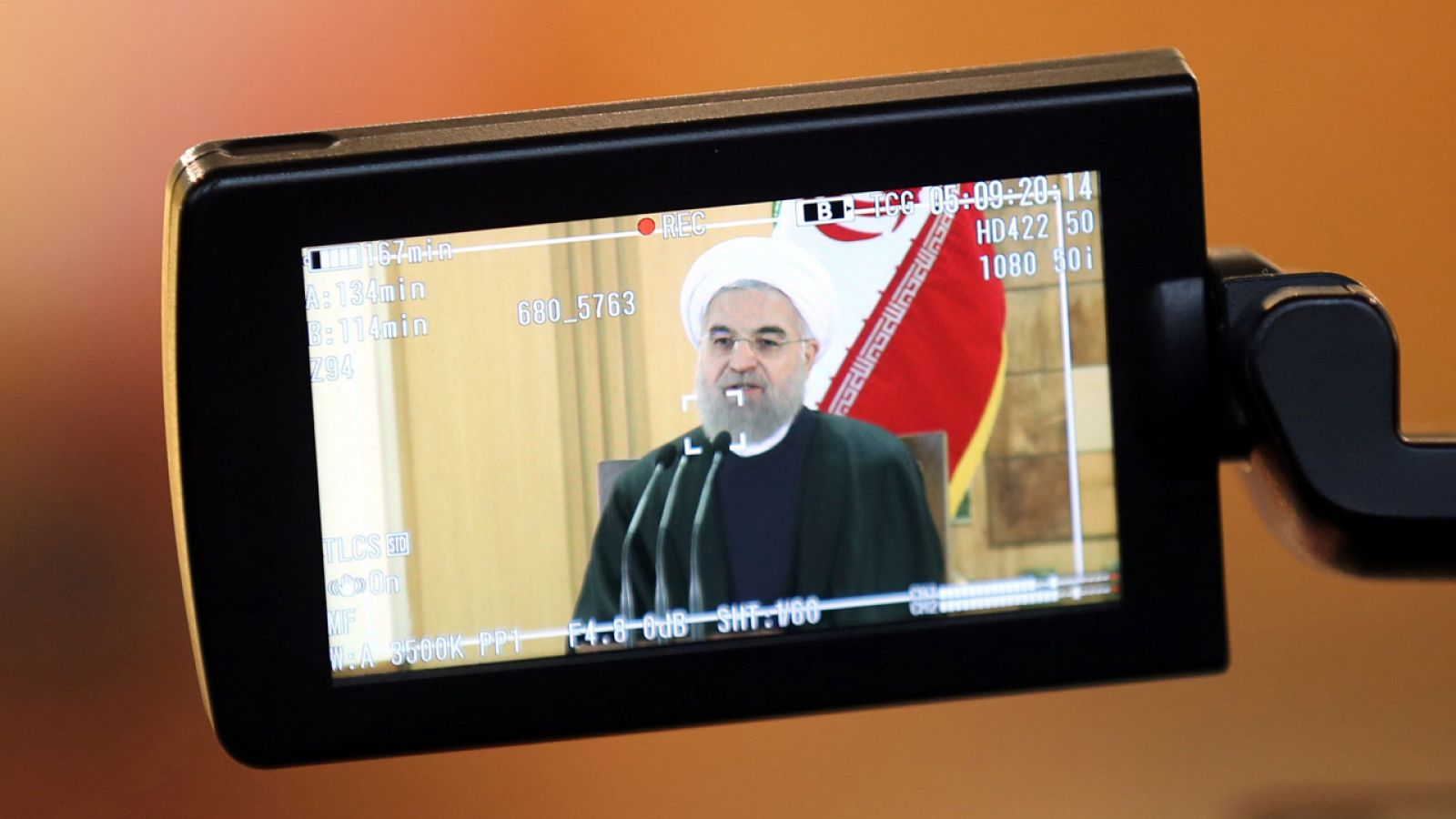 El presidente iraní Hasán Rohani durnate una rueda de prensa en Teherán