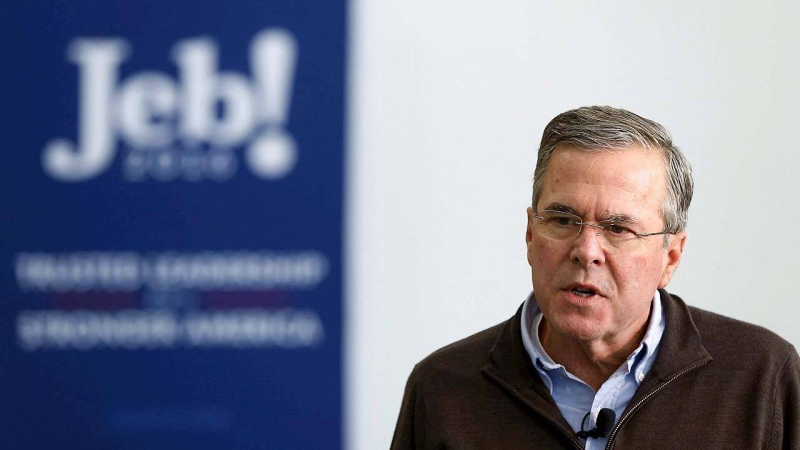 Jeb Bush, candidato a las primarias del Partido Republicano, durante un acto en una sede del fabricante de armas Brownells en Grinnell, el 12 de enero de 2016. REUTERS/Aaron P. Bernstein