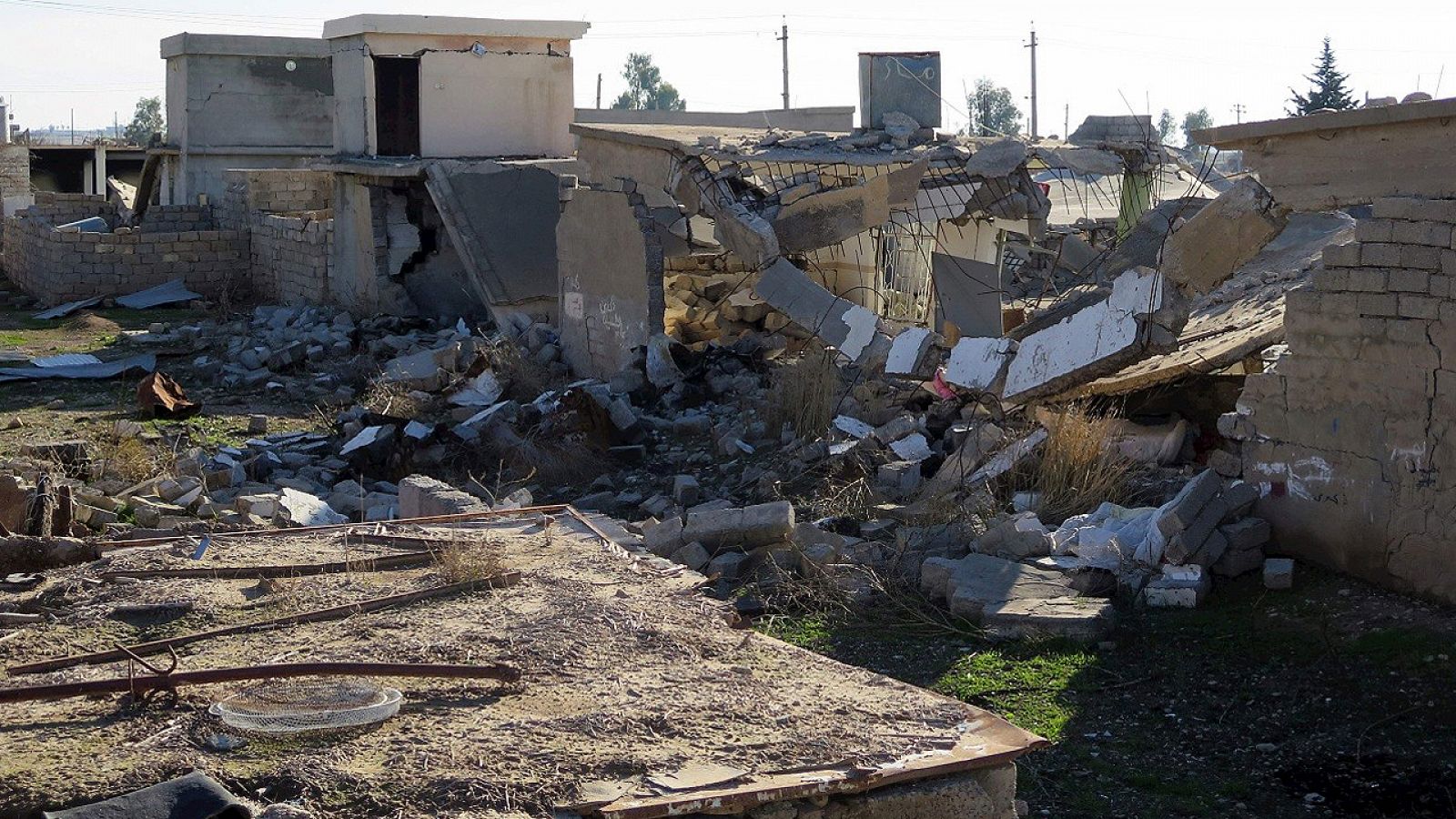 Fotografía distribuida por Amnistía Internacional: casas destruidas en la aldea de Barzanke, en la provincia de Diyala (Irak).  AFP